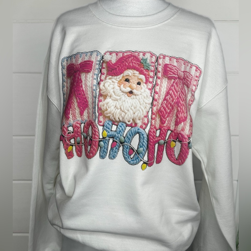 Gildan White Sweater with Santa Graphic Christmas faux yarn